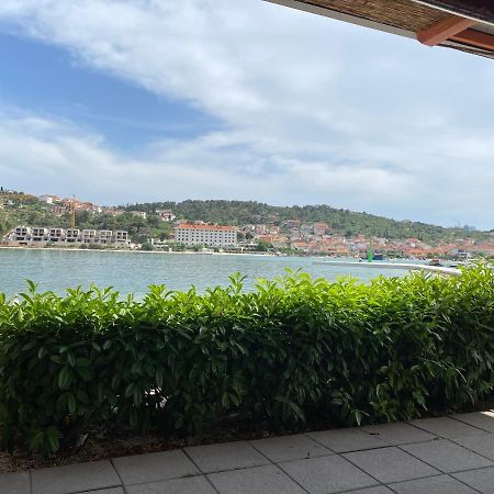 Small Private House With A Terrace In Trogir Appartement Buitenkant foto
