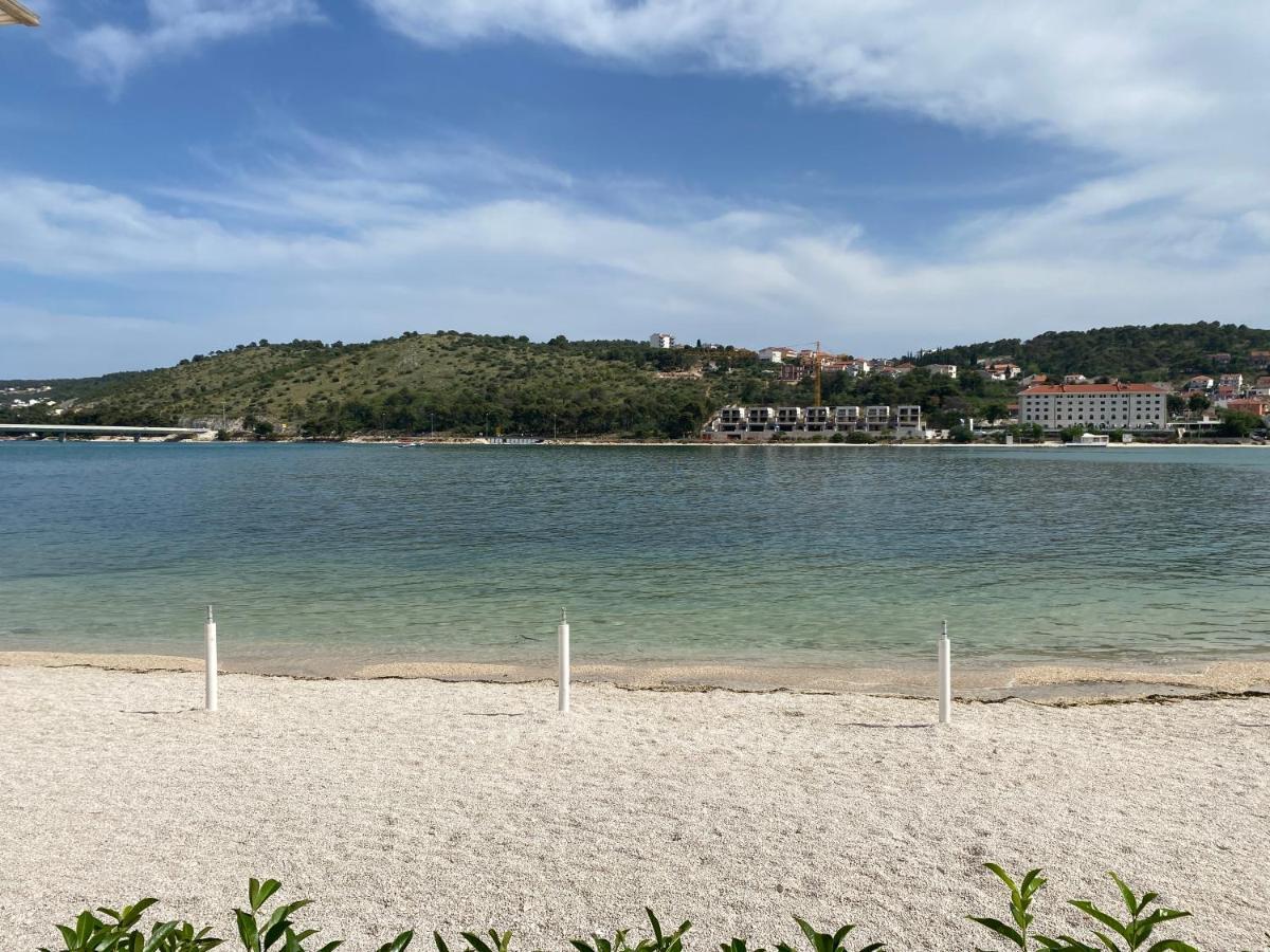 Small Private House With A Terrace In Trogir Appartement Buitenkant foto